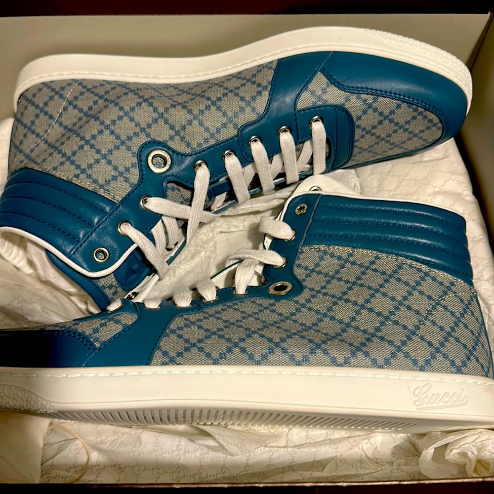 Brand new gucci shoes never been worn had these for 7 years never wear them ..